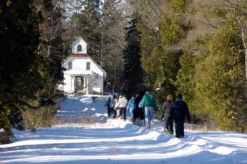 A group snowshoes to the Range Lights.