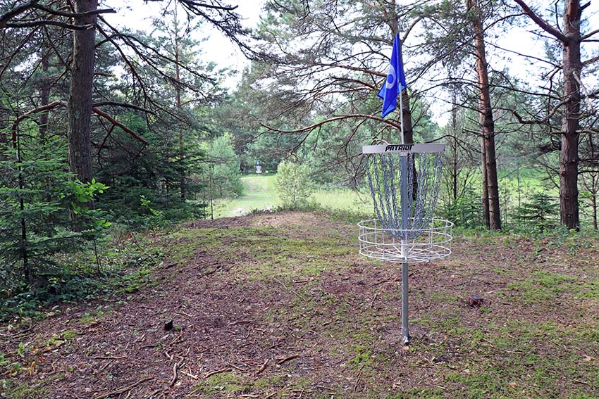 Disc golf hole